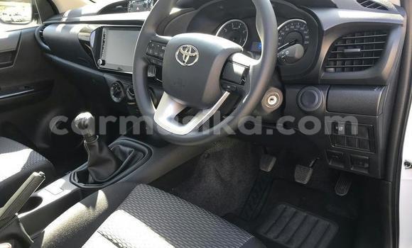 Buy Used Toyota Hilux White Car in Beitbridge in Matabeleland South Buy Used Toyota Hilux White Car in Beitbridge in Matabeleland South