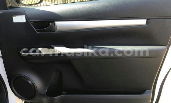 Buy Used Toyota Hilux White Car in Beitbridge in Matabeleland South Buy Used Toyota Hilux White Car in Beitbridge in Matabeleland South