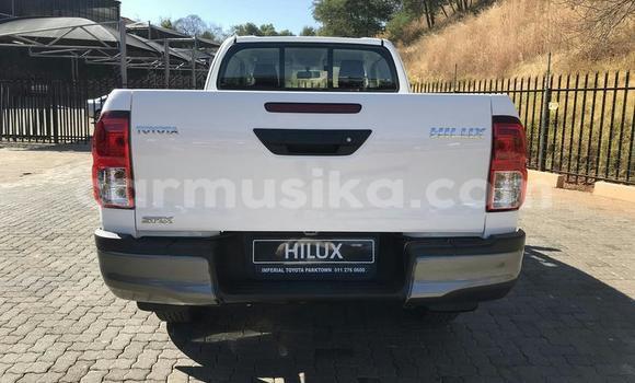 Buy Used Toyota Hilux White Car in Beitbridge in Matabeleland South Buy Used Toyota Hilux White Car in Beitbridge in Matabeleland South