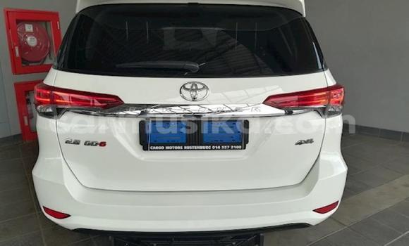 Acheter Occasion Voiture Toyota Fortuner Blanc à Beitbridge, Matabeleland South Acheter Occasion Voiture Toyota Fortuner Blanc à Beitbridge, Matabeleland South