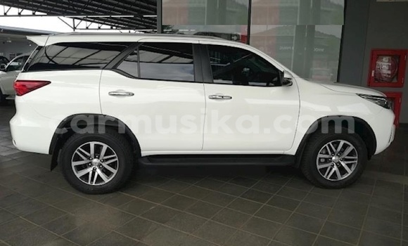 Acheter Occasion Voiture Toyota Fortuner Blanc à Beitbridge, Matabeleland South Acheter Occasion Voiture Toyota Fortuner Blanc à Beitbridge, Matabeleland South