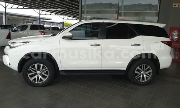 Acheter Occasion Voiture Toyota Fortuner Blanc à Beitbridge, Matabeleland South Acheter Occasion Voiture Toyota Fortuner Blanc à Beitbridge, Matabeleland South