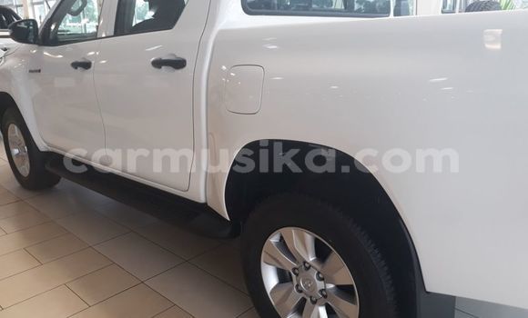 Tenga Tsaru Toyota Hilux Chena Mota in Beitbridge in Matabeleland South Tenga Tsaru Toyota Hilux Chena Mota in Beitbridge in Matabeleland South