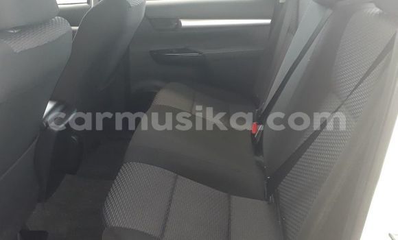 Tenga Tsaru Toyota Hilux Chena Mota in Beitbridge in Matabeleland South Tenga Tsaru Toyota Hilux Chena Mota in Beitbridge in Matabeleland South