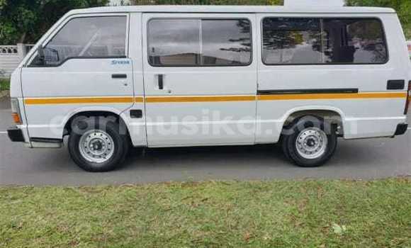 Buy Used Toyota Hiace White Car in Beitbridge in Matabeleland South Buy Used Toyota Hiace White Car in Beitbridge in Matabeleland South