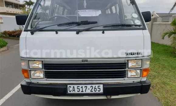Buy Used Toyota Hiace White Car in Beitbridge in Matabeleland South Buy Used Toyota Hiace White Car in Beitbridge in Matabeleland South