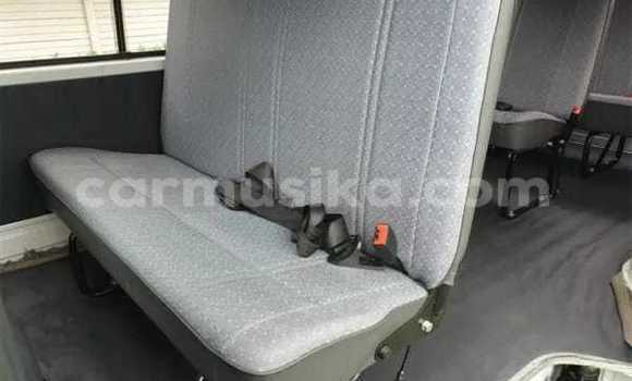 Buy Used Toyota Hiace White Car in Beitbridge in Matabeleland South Buy Used Toyota Hiace White Car in Beitbridge in Matabeleland South