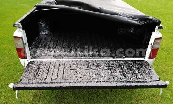 Acheter Occasion Voiture Toyota Hilux Blanc à Beitbridge, Matabeleland South Acheter Occasion Voiture Toyota Hilux Blanc à Beitbridge, Matabeleland South