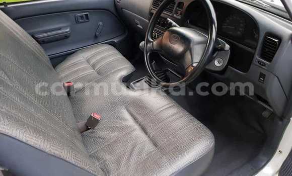 Acheter Occasion Voiture Toyota Hilux Blanc à Beitbridge, Matabeleland South Acheter Occasion Voiture Toyota Hilux Blanc à Beitbridge, Matabeleland South