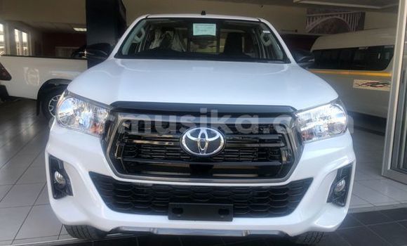 Tenga Tsaru Toyota Hilux Chena Mota in Beitbridge in Matabeleland South Tenga Tsaru Toyota Hilux Chena Mota in Beitbridge in Matabeleland South