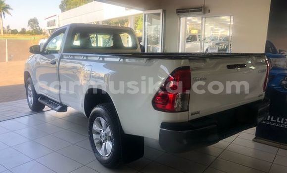 Tenga Tsaru Toyota Hilux Chena Mota in Beitbridge in Matabeleland South Tenga Tsaru Toyota Hilux Chena Mota in Beitbridge in Matabeleland South