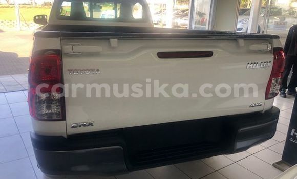 Tenga Tsaru Toyota Hilux Chena Mota in Beitbridge in Matabeleland South Tenga Tsaru Toyota Hilux Chena Mota in Beitbridge in Matabeleland South