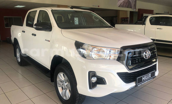 Buy Used Toyota Hilux White Car in Beitbridge in Matabeleland South