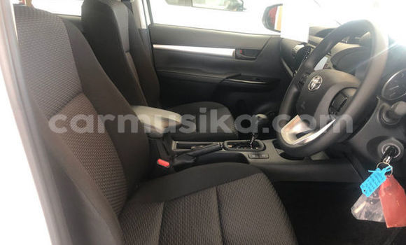 Tenga Tsaru Toyota Hilux Chena Mota in Beitbridge in Matabeleland South Tenga Tsaru Toyota Hilux Chena Mota in Beitbridge in Matabeleland South