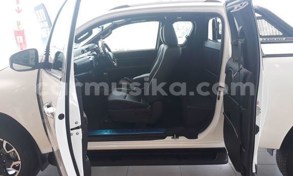 Tenga Tsaru Toyota Hilux Chena Mota in Beitbridge in Matabeleland South Tenga Tsaru Toyota Hilux Chena Mota in Beitbridge in Matabeleland South