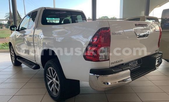 Tenga Tsaru Toyota Hilux Chena Mota in Beitbridge in Matabeleland South Tenga Tsaru Toyota Hilux Chena Mota in Beitbridge in Matabeleland South
