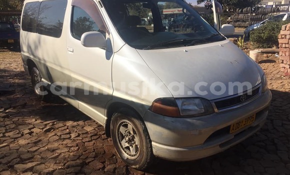 Nunua Ilio tumika Toyota Granvia Beige Gari ndani ya Harare nchini Harare