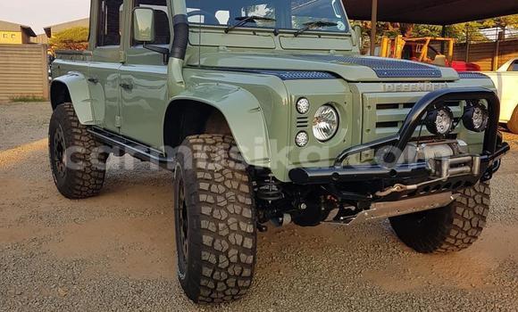 Buy Used Land Rover Defender Green Car in Beitbridge in Matabeleland South