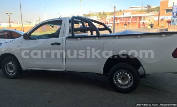 Buy Used Toyota Hilux White Car in Beitbridge in Matabeleland South