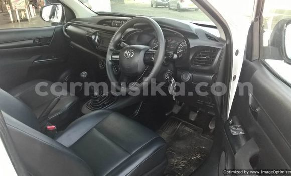 Nunua Ilio tumika Toyota Hilux Nyeupe Gari ndani ya Beitbridge nchini Matabeleland Kusini Nunua Ilio tumika Toyota Hilux Nyeupe Gari ndani ya Beitbridge nchini Matabeleland Kusini