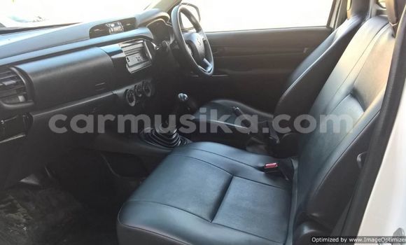 Nunua Ilio tumika Toyota Hilux Nyeupe Gari ndani ya Beitbridge nchini Matabeleland Kusini Nunua Ilio tumika Toyota Hilux Nyeupe Gari ndani ya Beitbridge nchini Matabeleland Kusini