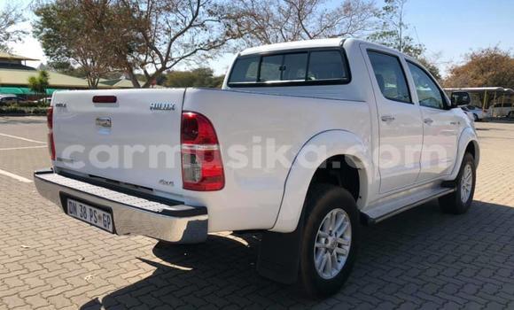 Acheter Occasion Voiture Toyota Hilux Blanc à Beitbridge, Matabeleland South Acheter Occasion Voiture Toyota Hilux Blanc à Beitbridge, Matabeleland South