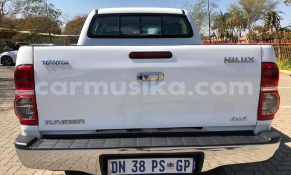 Acheter Occasion Voiture Toyota Hilux Blanc à Beitbridge, Matabeleland South Acheter Occasion Voiture Toyota Hilux Blanc à Beitbridge, Matabeleland South