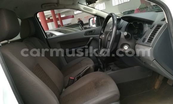 Nunua Ilio tumika Ford Ranger Nyeupe Gari ndani ya Beitbridge nchini Matabeleland Kusini Nunua Ilio tumika Ford Ranger Nyeupe Gari ndani ya Beitbridge nchini Matabeleland Kusini