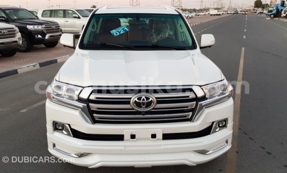 Tenga Imported Toyota Land Cruiser Chena Mota in Import - Dubai in Harare Tenga Imported Toyota Land Cruiser Chena Mota in Import - Dubai in Harare