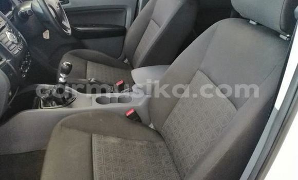 Nunua Ilio tumika Ford Ranger Nyeupe Gari ndani ya Beitbridge nchini Matabeleland Kusini Nunua Ilio tumika Ford Ranger Nyeupe Gari ndani ya Beitbridge nchini Matabeleland Kusini