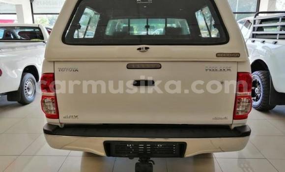 Tenga Tsaru Toyota Hilux Chena Mota in Beitbridge in Matabeleland South Tenga Tsaru Toyota Hilux Chena Mota in Beitbridge in Matabeleland South