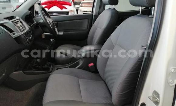 Tenga Tsaru Toyota Hilux Chena Mota in Beitbridge in Matabeleland South Tenga Tsaru Toyota Hilux Chena Mota in Beitbridge in Matabeleland South