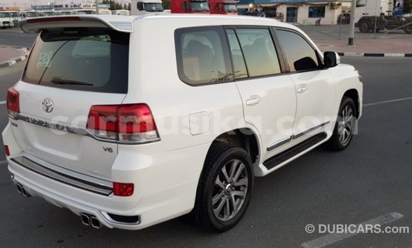 Tenga Imported Toyota Land Cruiser Chena Mota in Import - Dubai in Harare Tenga Imported Toyota Land Cruiser Chena Mota in Import - Dubai in Harare