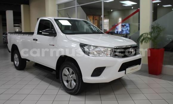 Buy Used Toyota Hilux White Car in Beitbridge in Matabeleland South