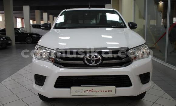 Buy Used Toyota Hilux White Car in Beitbridge in Matabeleland South Buy Used Toyota Hilux White Car in Beitbridge in Matabeleland South