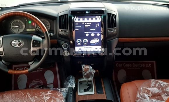 Tenga Imported Toyota Land Cruiser Chena Mota in Import - Dubai in Harare Tenga Imported Toyota Land Cruiser Chena Mota in Import - Dubai in Harare