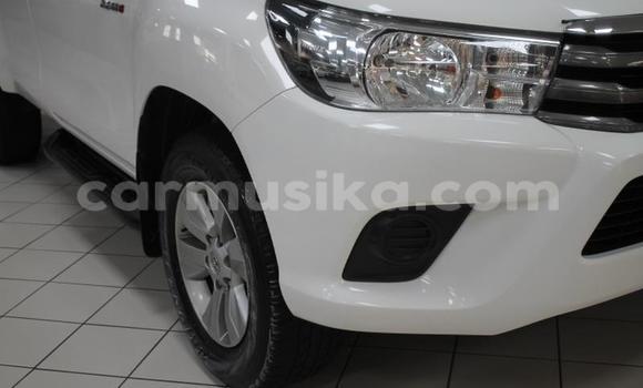 Buy Used Toyota Hilux White Car in Beitbridge in Matabeleland South Buy Used Toyota Hilux White Car in Beitbridge in Matabeleland South