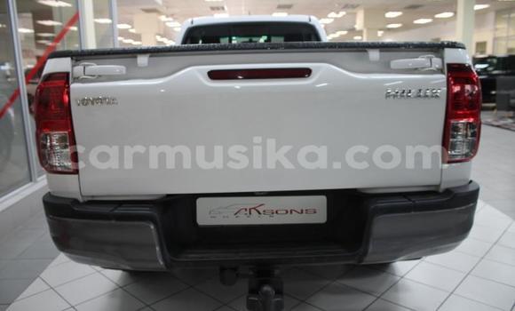Buy Used Toyota Hilux White Car in Beitbridge in Matabeleland South Buy Used Toyota Hilux White Car in Beitbridge in Matabeleland South