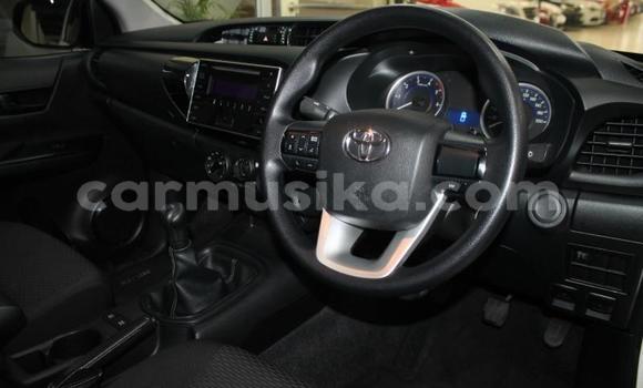 Buy Used Toyota Hilux White Car in Beitbridge in Matabeleland South Buy Used Toyota Hilux White Car in Beitbridge in Matabeleland South