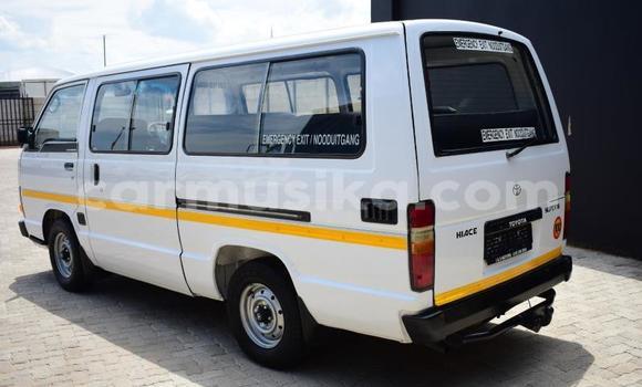 Tenga Tsaru Toyota Hiace Chena Mota in Beitbridge in Matabeleland South Tenga Tsaru Toyota Hiace Chena Mota in Beitbridge in Matabeleland South