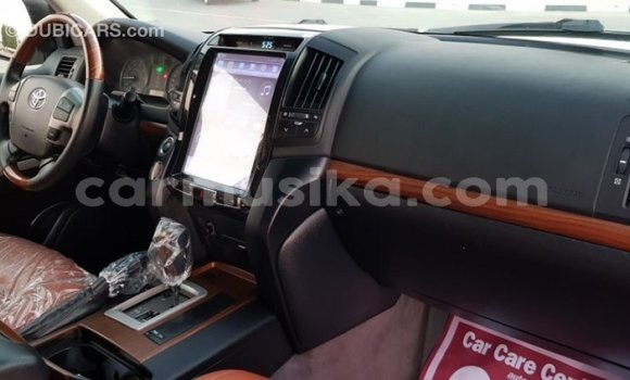 Tenga Imported Toyota Land Cruiser Chena Mota in Import - Dubai in Harare Tenga Imported Toyota Land Cruiser Chena Mota in Import - Dubai in Harare