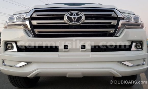 Tenga Imported Toyota Land Cruiser Chena Mota in Import - Dubai in Harare Tenga Imported Toyota Land Cruiser Chena Mota in Import - Dubai in Harare
