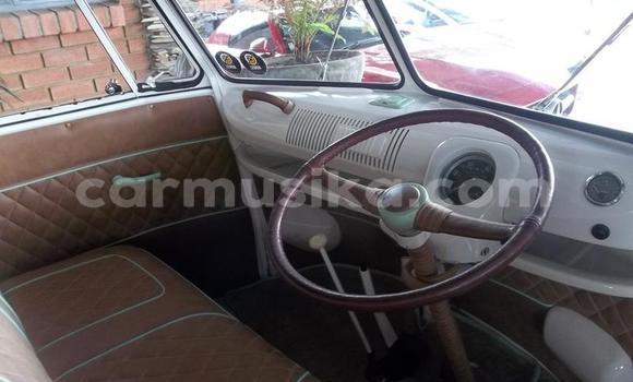 Tenga Tsaru Volkswagen Caravelle Zvimwe Mota in Beitbridge in Matabeleland South Tenga Tsaru Volkswagen Caravelle Zvimwe Mota in Beitbridge in Matabeleland South