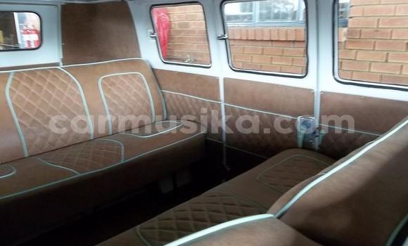 Tenga Tsaru Volkswagen Caravelle Zvimwe Mota in Beitbridge in Matabeleland South Tenga Tsaru Volkswagen Caravelle Zvimwe Mota in Beitbridge in Matabeleland South