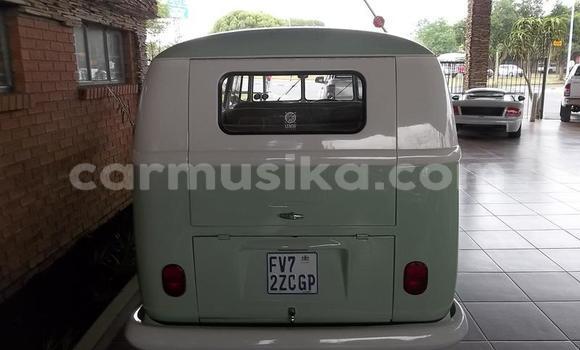 Tenga Tsaru Volkswagen Caravelle Zvimwe Mota in Beitbridge in Matabeleland South Tenga Tsaru Volkswagen Caravelle Zvimwe Mota in Beitbridge in Matabeleland South