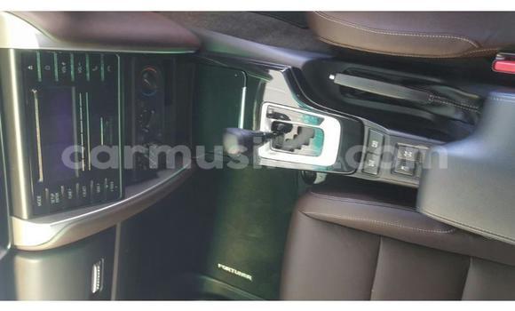 Nunua Ilio tumika Toyota Fortuner Nyeupe Gari ndani ya Emerald Hill nchini Harare Nunua Ilio tumika Toyota Fortuner Nyeupe Gari ndani ya Emerald Hill nchini Harare