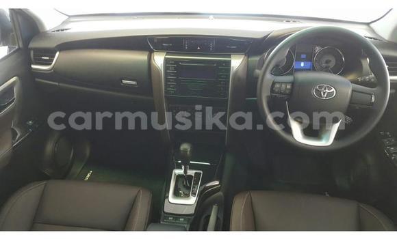 Nunua Ilio tumika Toyota Fortuner Nyeupe Gari ndani ya Emerald Hill nchini Harare Nunua Ilio tumika Toyota Fortuner Nyeupe Gari ndani ya Emerald Hill nchini Harare