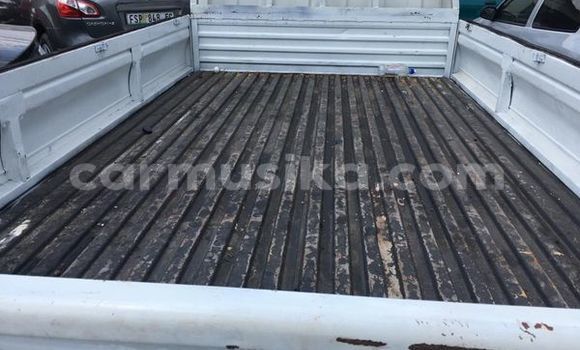 Acheter Occasion Utilitaire Hyundai H200 Blanc à Beitbridge, Matabeleland South Acheter Occasion Utilitaire Hyundai H200 Blanc à Beitbridge, Matabeleland South