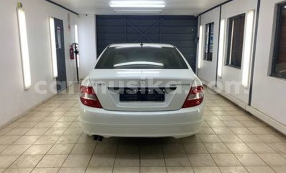 Acheter Occasion Voiture Mercedes‒Benz C–Class Blanc à Beitbridge, Matabeleland South Acheter Occasion Voiture Mercedes‒Benz C–Class Blanc à Beitbridge, Matabeleland South
