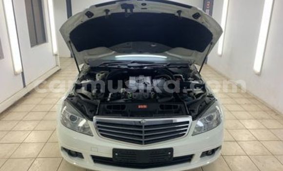 Acheter Occasion Voiture Mercedes‒Benz C–Class Blanc à Beitbridge, Matabeleland South Acheter Occasion Voiture Mercedes‒Benz C–Class Blanc à Beitbridge, Matabeleland South